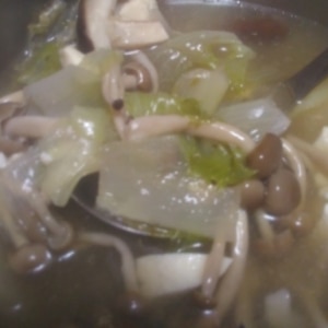 ヘルシーで暖まろ◎きのこタップリ湯豆腐